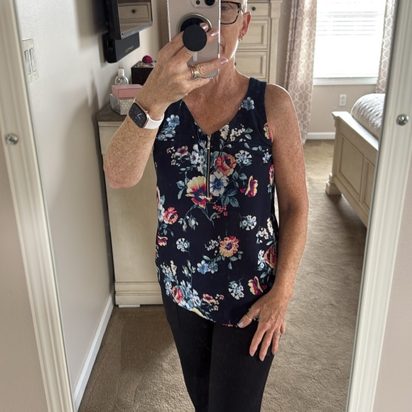 IZ Byer Sleeveless Floral Blouse - Picture 2 of 9